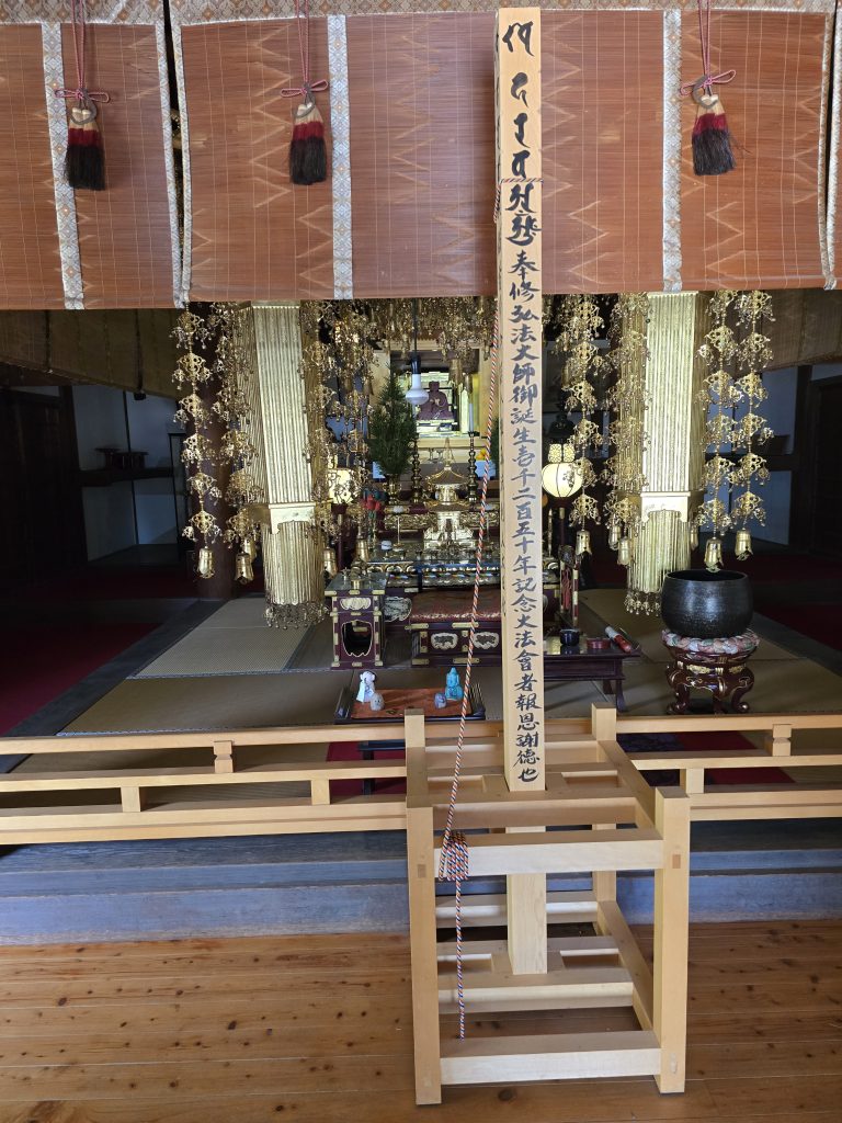 金泉寺（こんせんじ）　大師堂の五色線（ごしきせん）