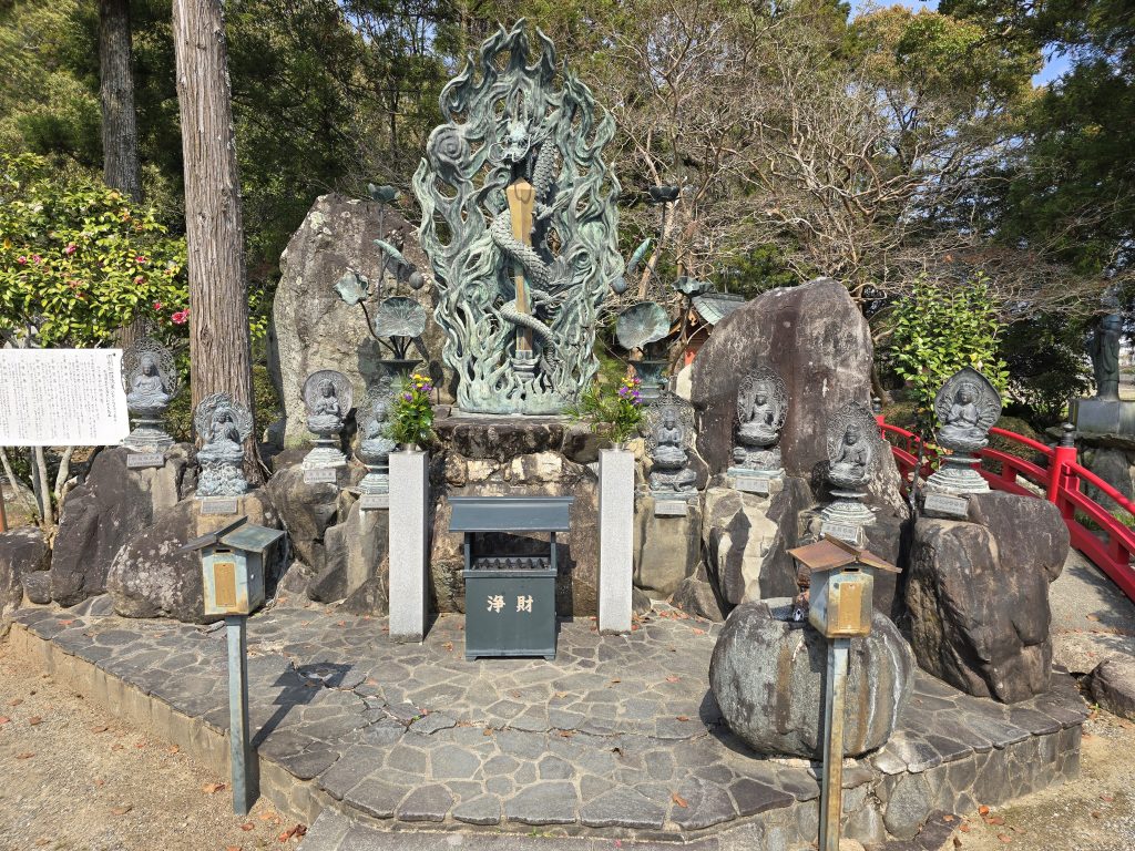 倶利伽羅龍王
倶利伽羅（くりから 倶梨迦羅とも表記）