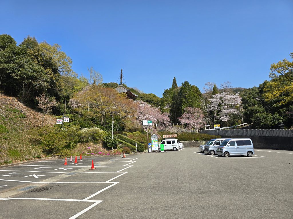 ⇧　四国八十八ヶ所霊場　第８番札所　熊谷寺　駐車場
