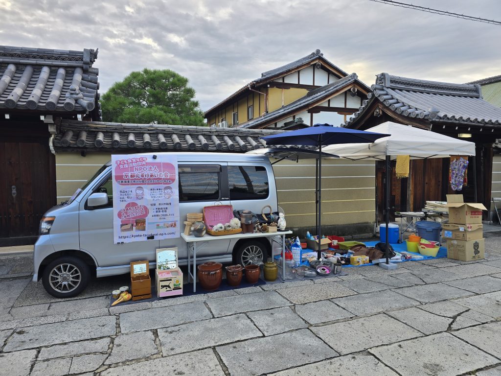 ９月２１日（日）東寺さんの「弘法市」にて出店中の写真です。